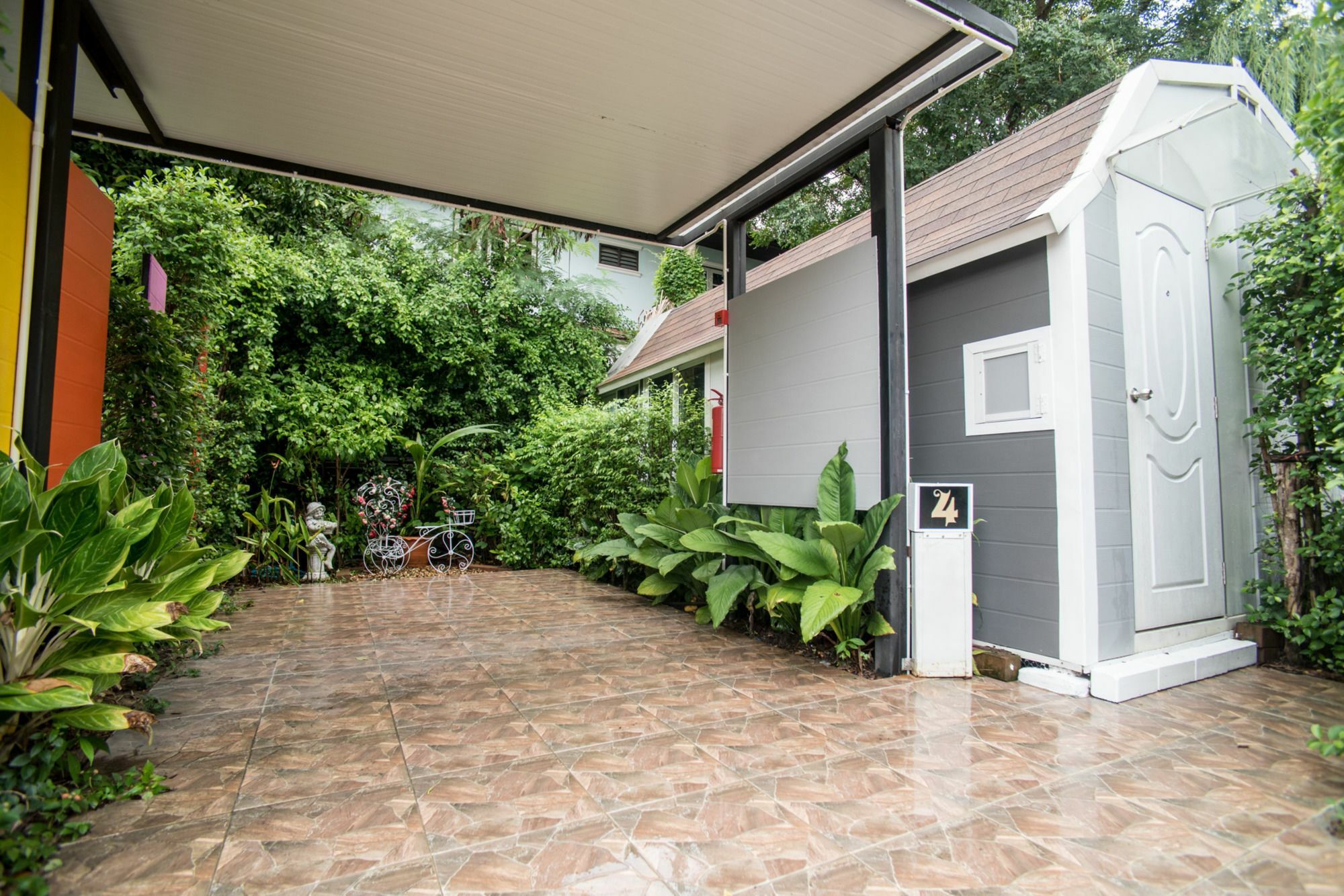 Kurina Hotel (Adults Only) Bangkok Exterior photo