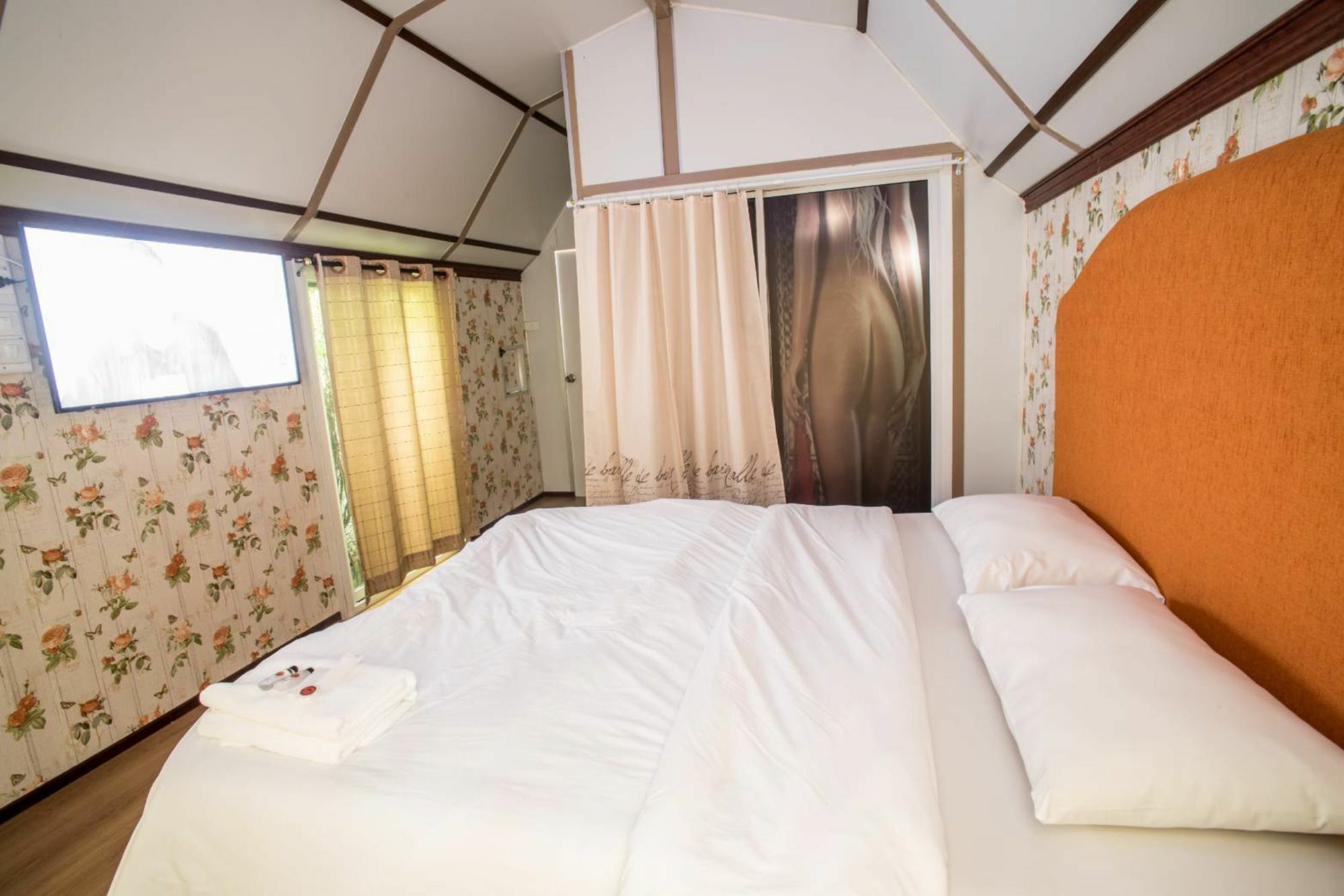 Kurina Hotel (Adults Only) Bangkok Exterior photo